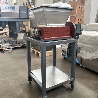 100-300 کیلوگرم در روز خردکننده مواد غذایی جهانی خردکننده زباله های ارگانیک کوچک خردکننده سبزیجات مجهز به اجزای اصلی دنده